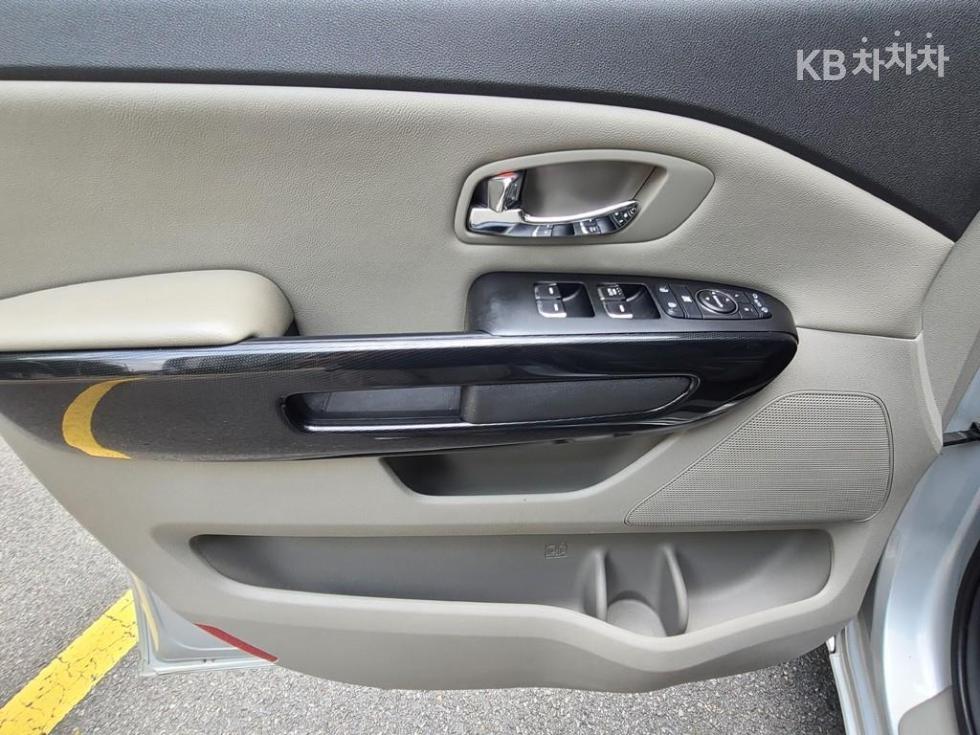 Kia Carnival — miniaturë 12