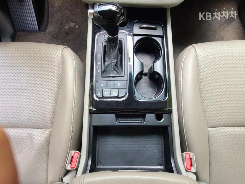 Kia Carnival — miniaturë 15