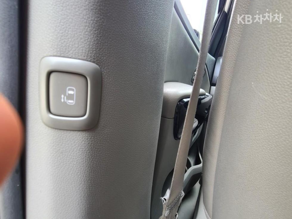 Kia Carnival — miniaturë 16