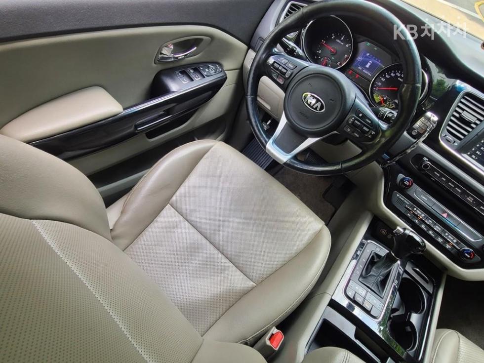Kia Carnival — miniaturë 18