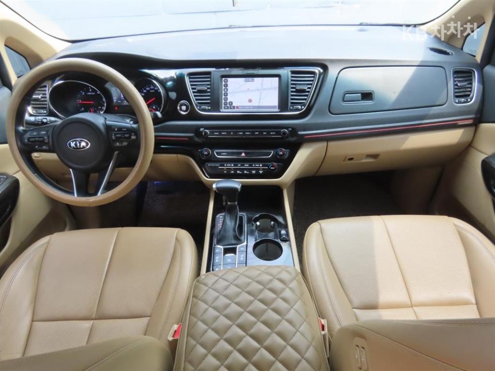Kia Carnival — miniaturë 9