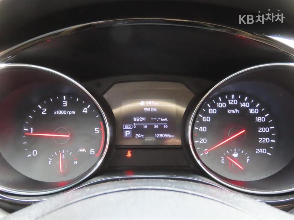 Kia Carnival — miniaturë 10