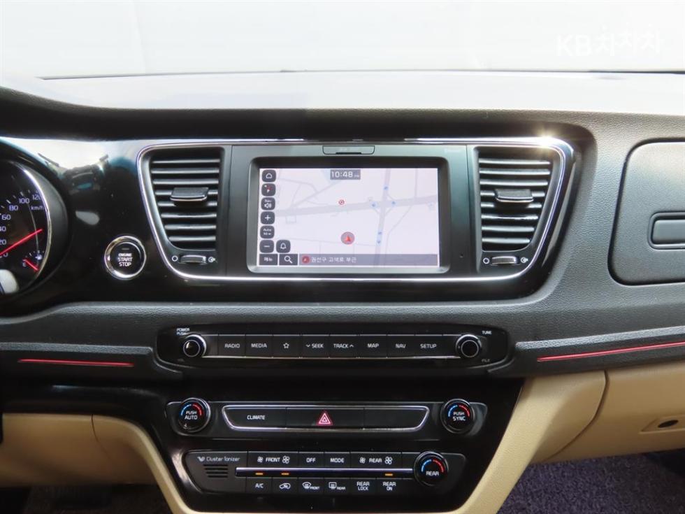 Kia Carnival — miniaturë 11