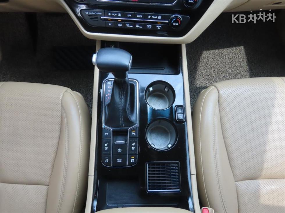 Kia Carnival — miniaturë 13