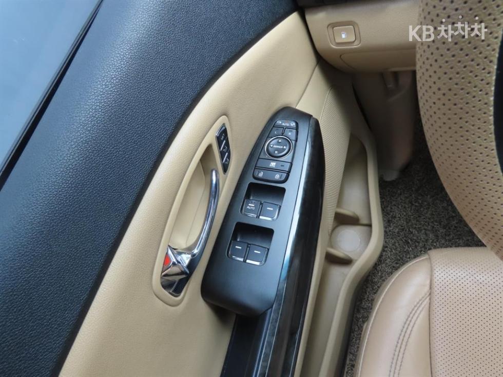 Kia Carnival — miniaturë 14