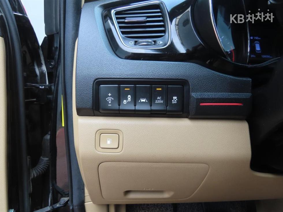 Kia Carnival — miniaturë 15