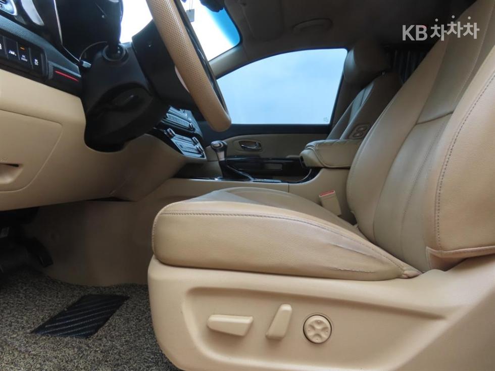 Kia Carnival — miniaturë 16