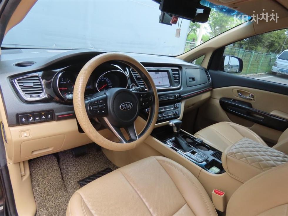 Kia Carnival — miniaturë 17