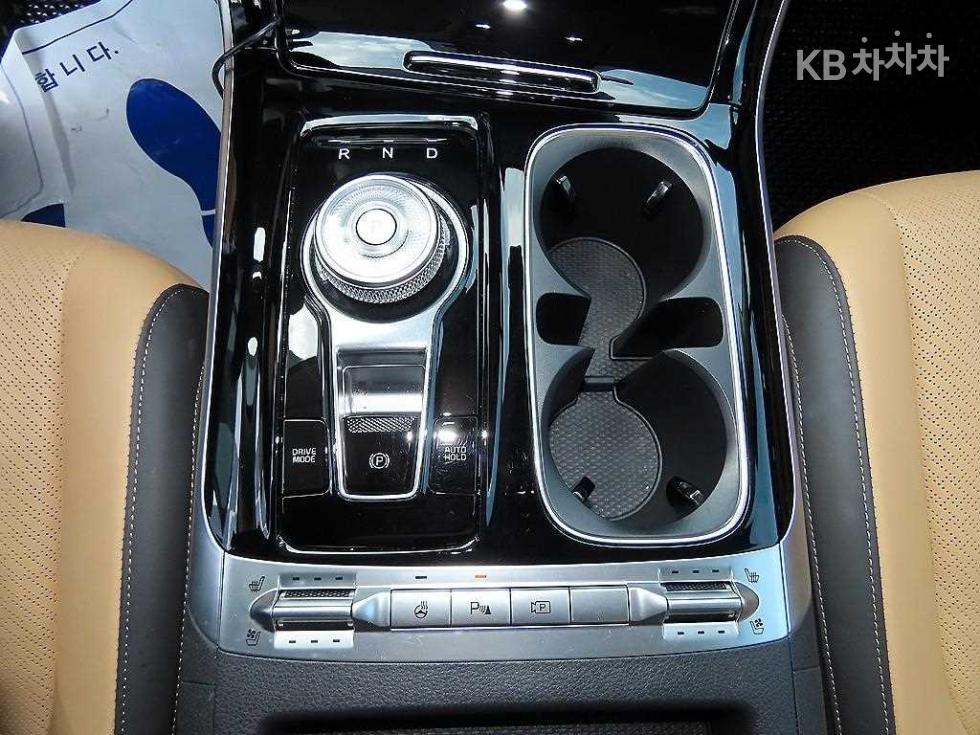 Kia Carnival — miniaturë 11