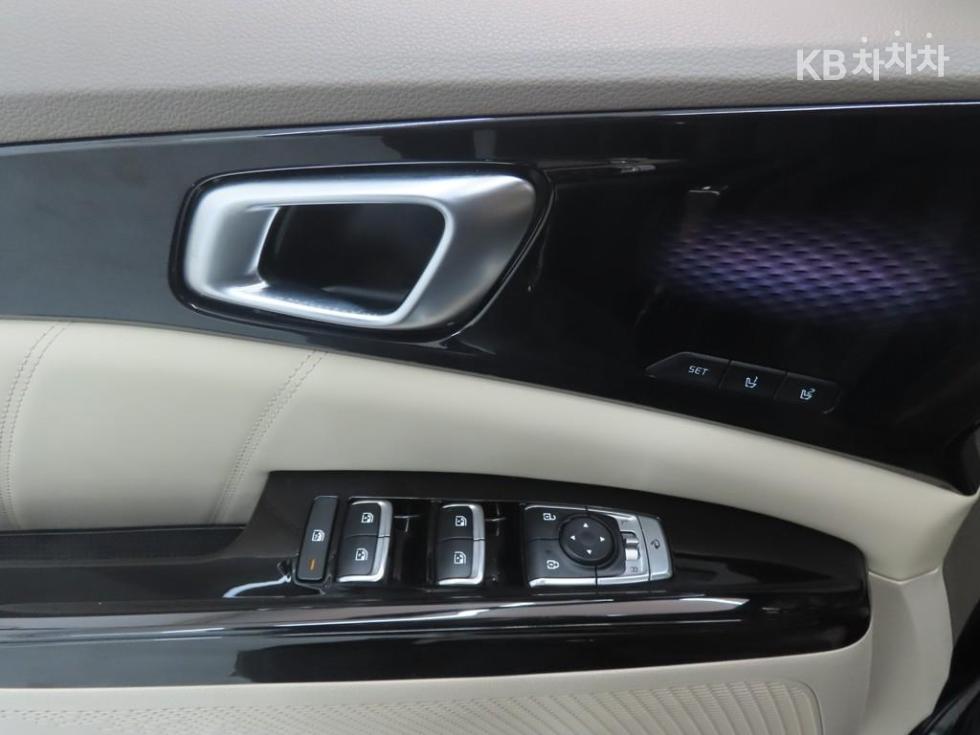 Kia Carnival — miniaturë 9