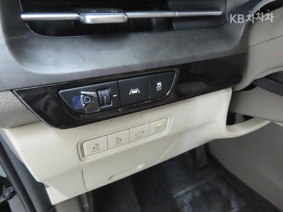Kia Carnival — miniaturë 10