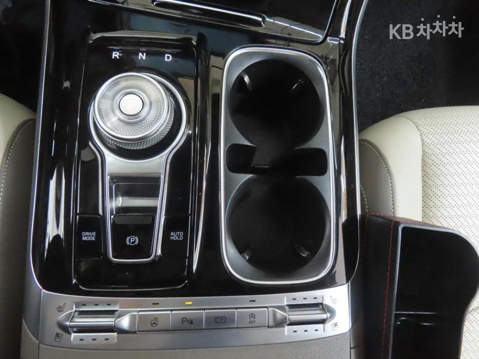 Kia Carnival — miniaturë 12