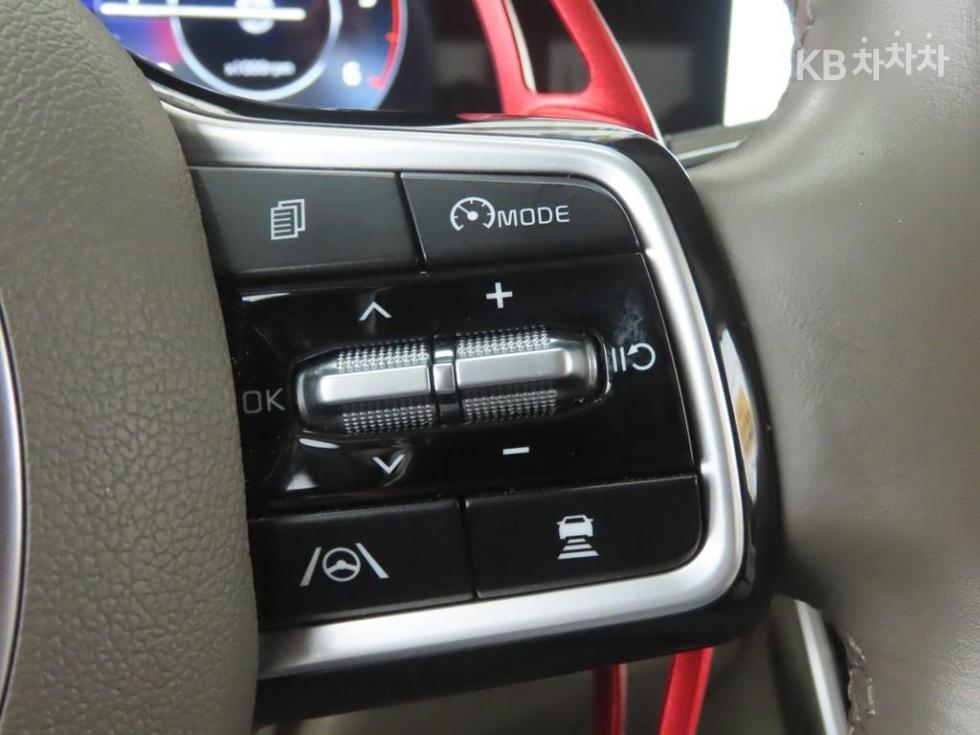 Kia Carnival — miniaturë 15