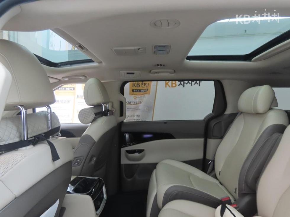 Kia Carnival — miniaturë 17