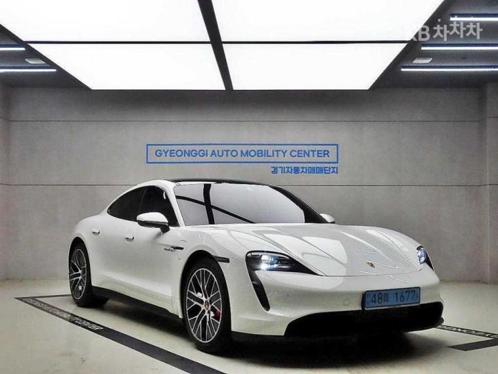 Porsche Taycan 4S — foto 1