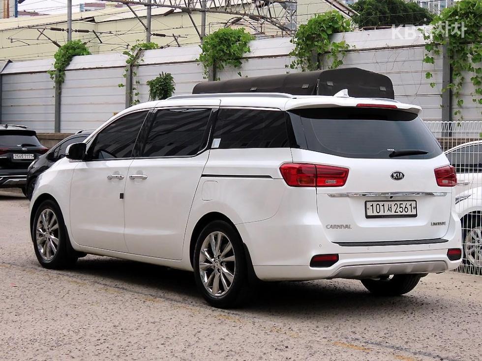 Kia Carnival — miniaturë 3
