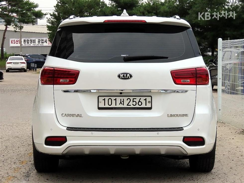 Kia Carnival — miniaturë 4