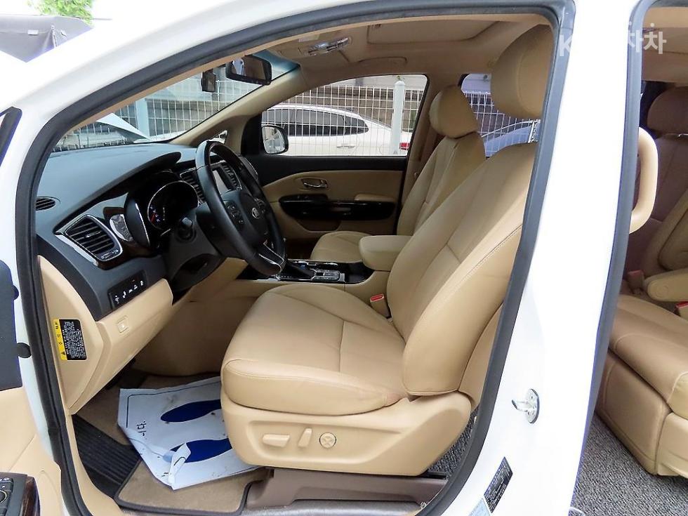 Kia Carnival — miniaturë 5