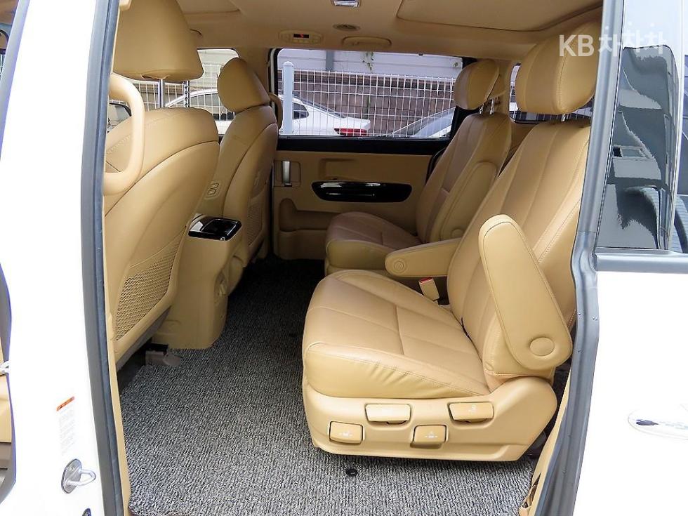 Kia Carnival — miniaturë 6
