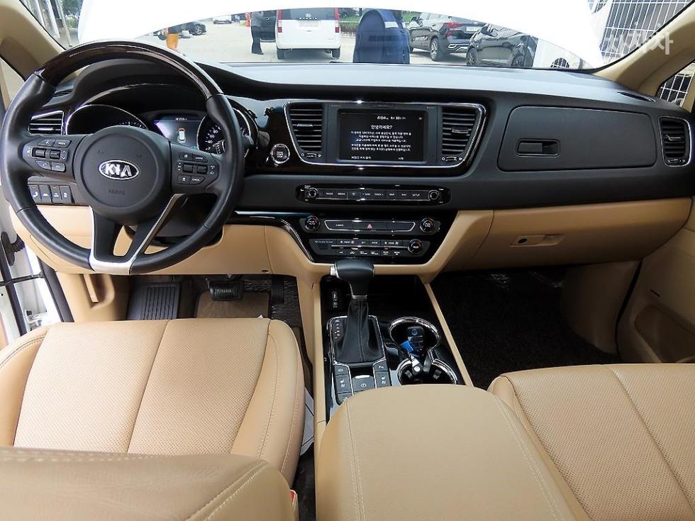 Kia Carnival — miniaturë 7