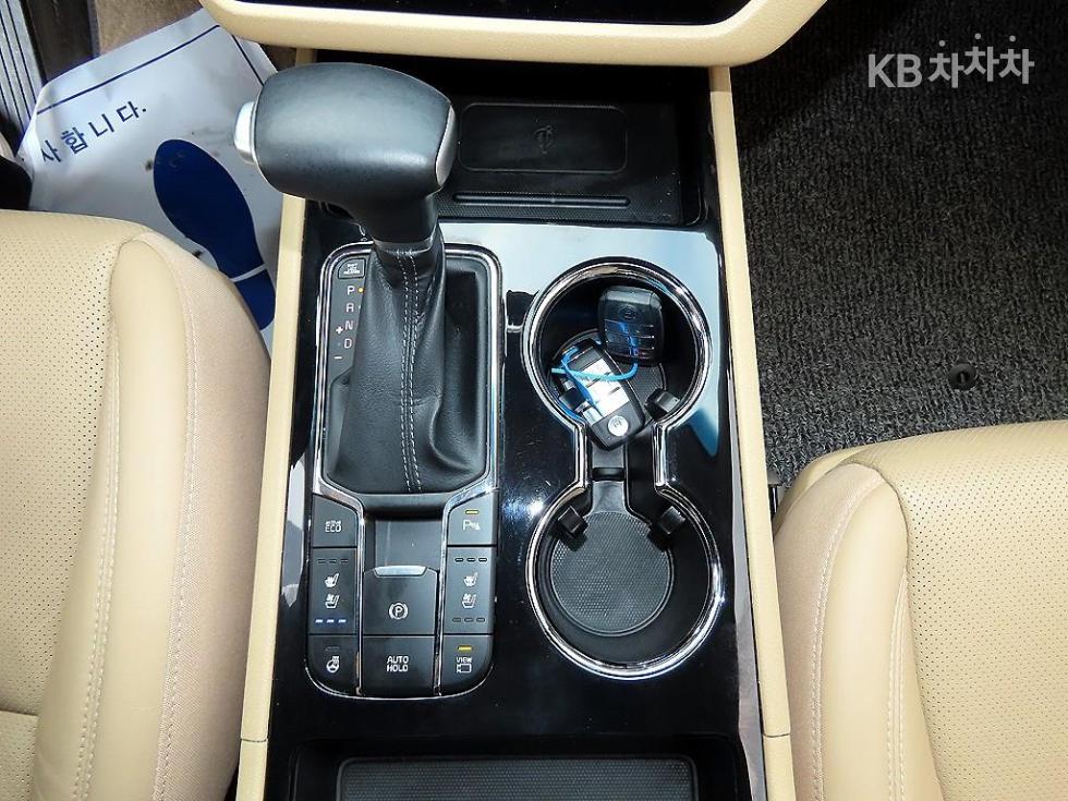 Kia Carnival — miniaturë 10