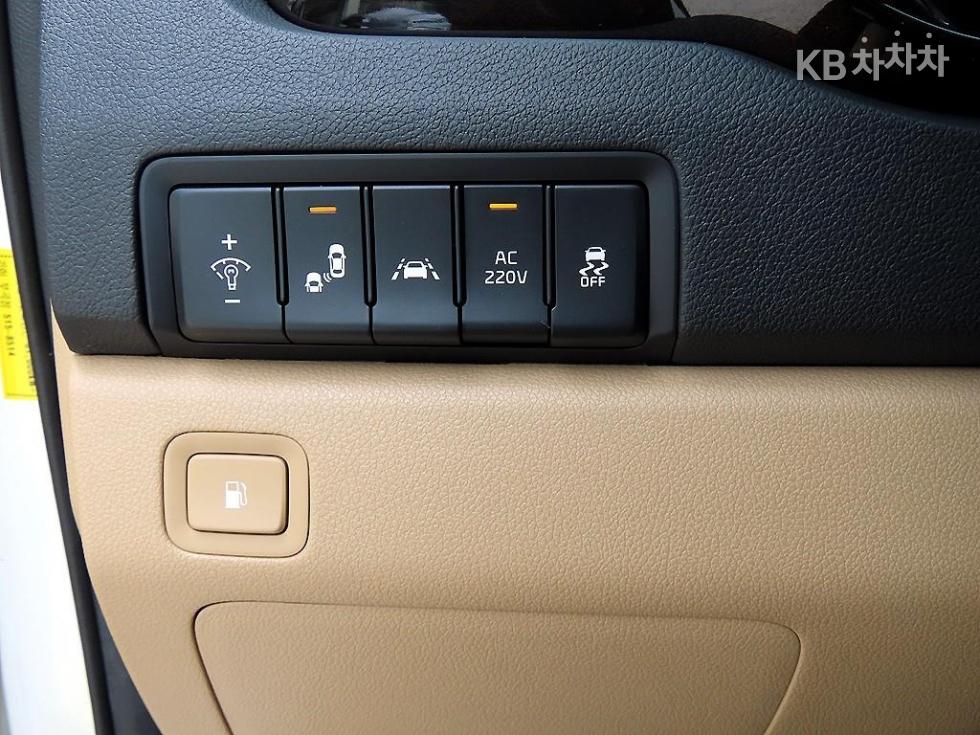 Kia Carnival — miniaturë 11