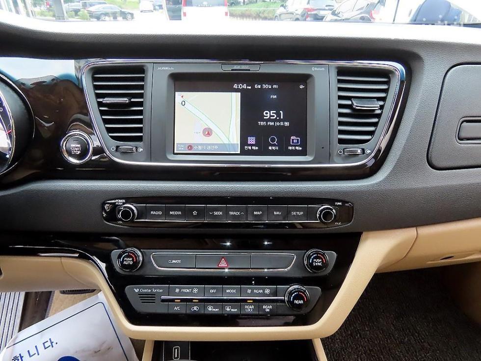 Kia Carnival — miniaturë 12
