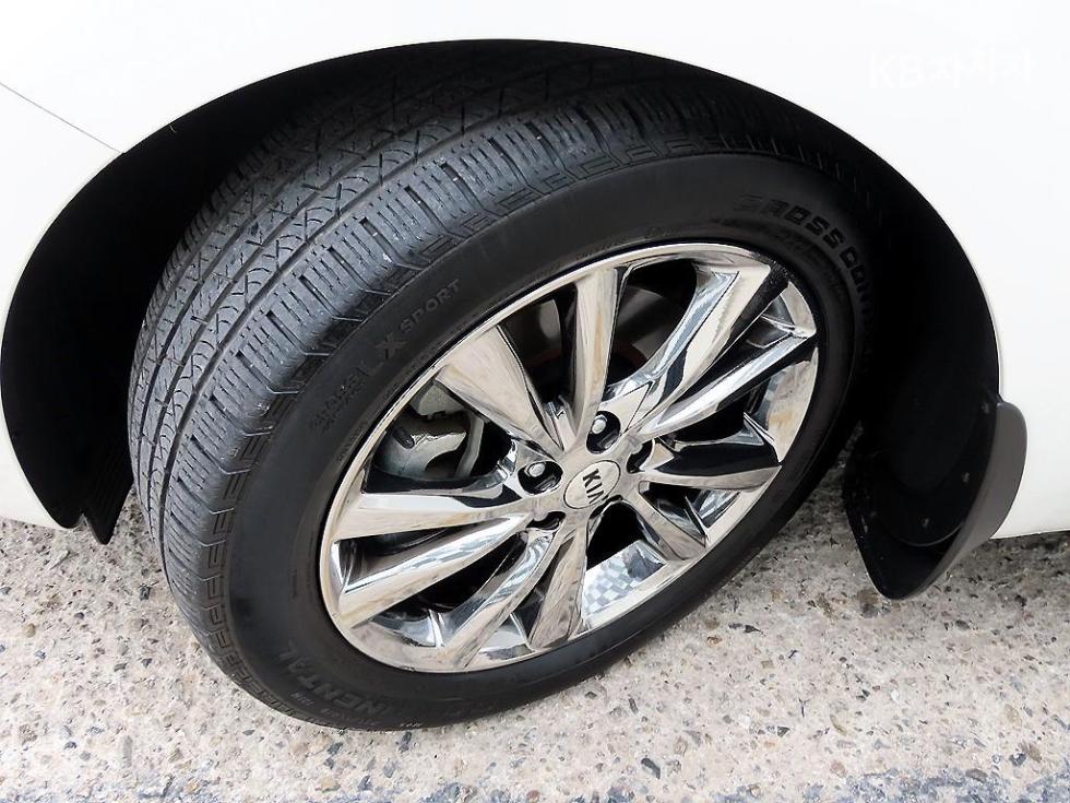 Kia Carnival — miniaturë 20