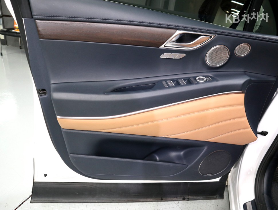 2023 Genesis GV80 photo