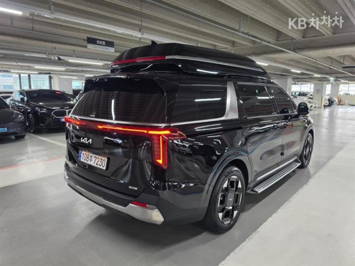 Kia Carnival — miniaturë 4