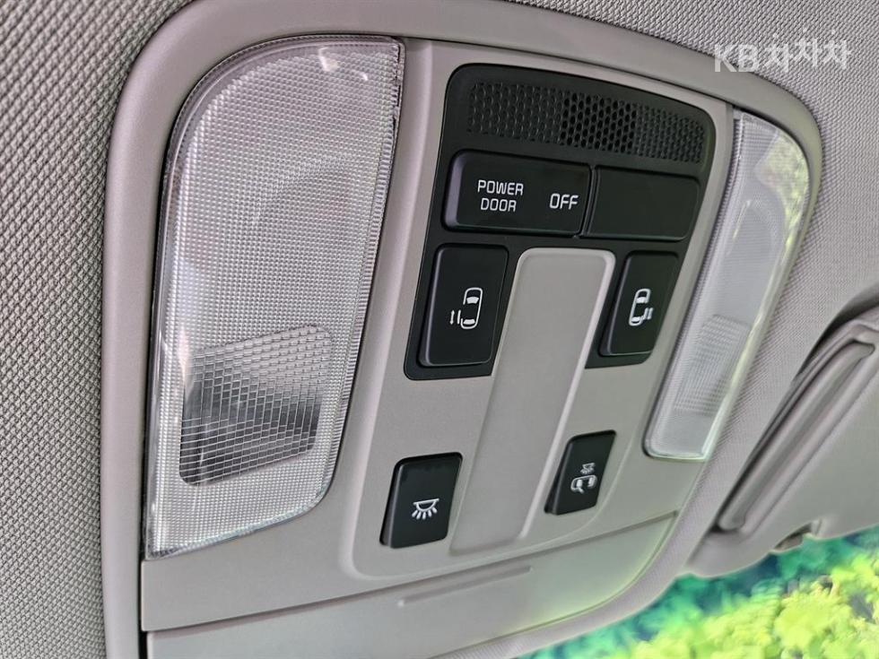 Kia Carnival — miniaturë 5