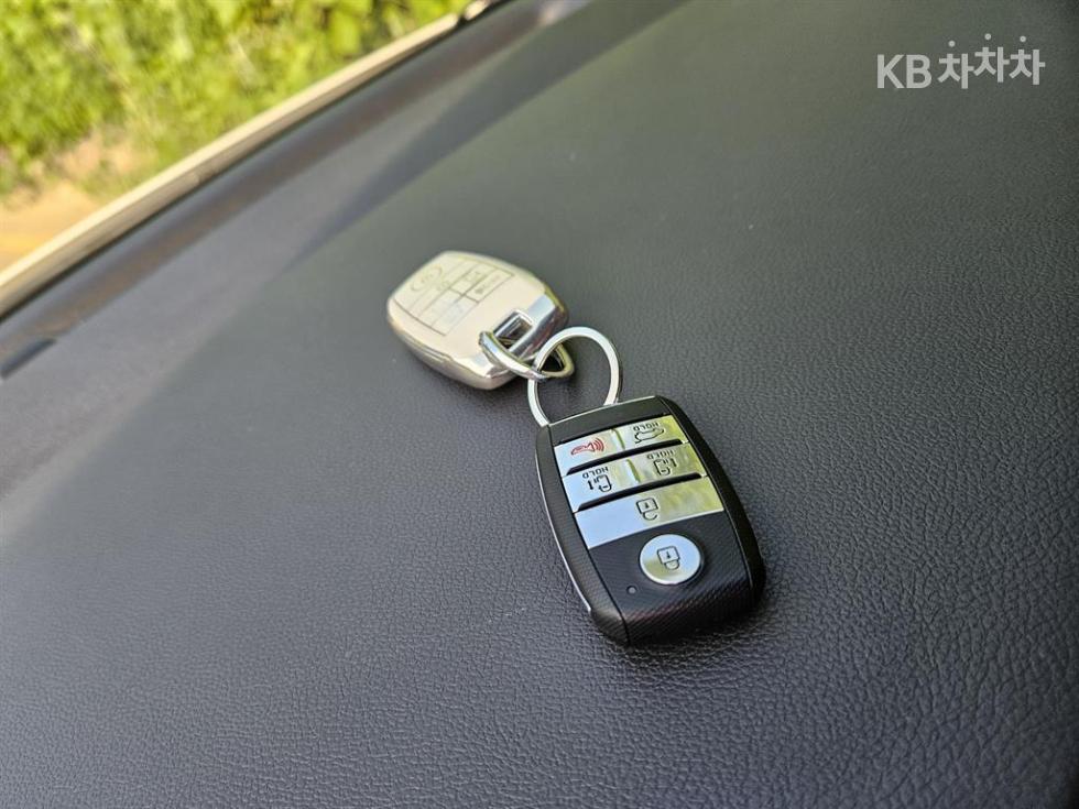Kia Carnival — miniaturë 6