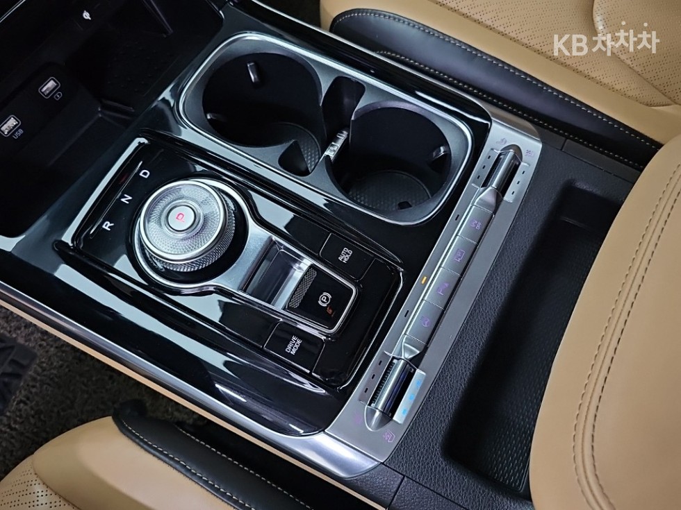 Kia Carnival — miniaturë 8