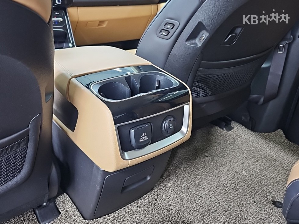 Kia Carnival — miniaturë 15