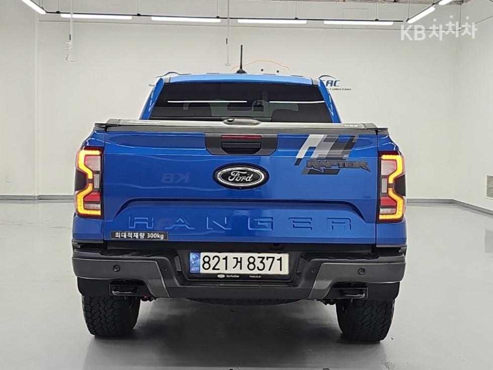 2023 Ford 4 photo