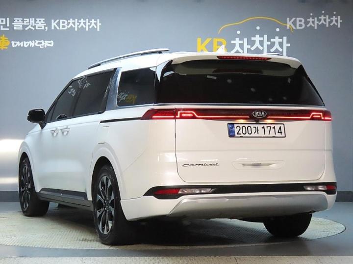 Kia Carnival — miniaturë 4