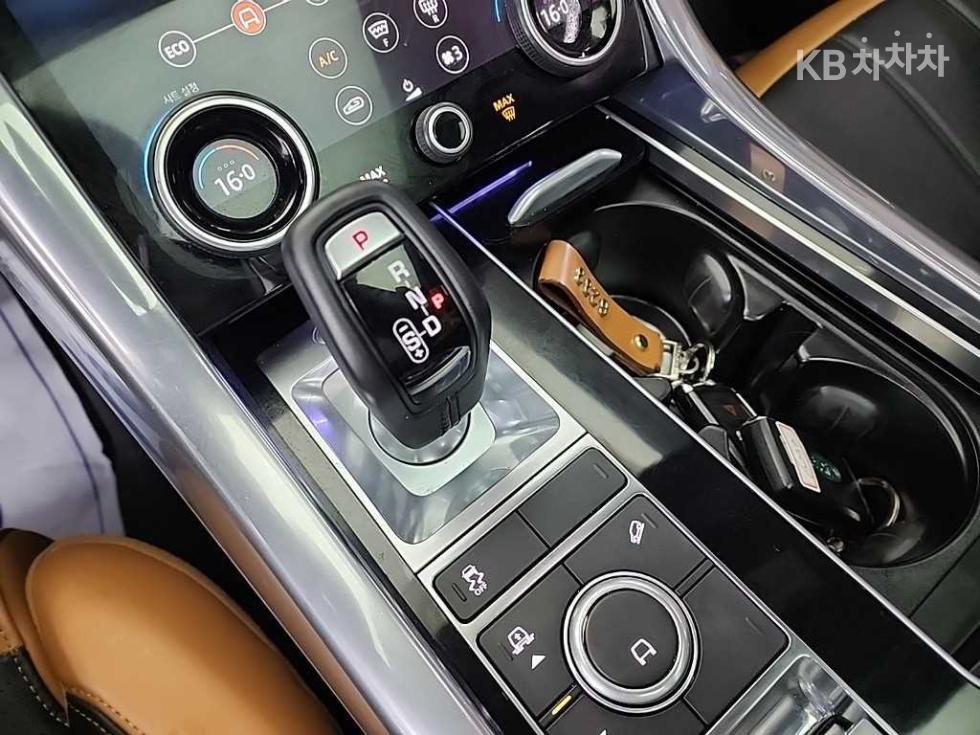 2019 Land Rover Used Car photo