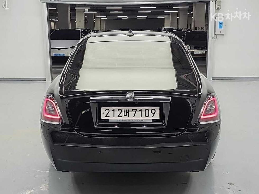 2021 Rolls-Royce 2 photo