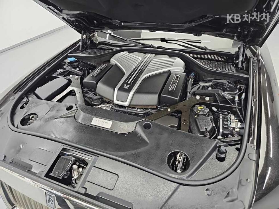 2021 Rolls-Royce 2 photo