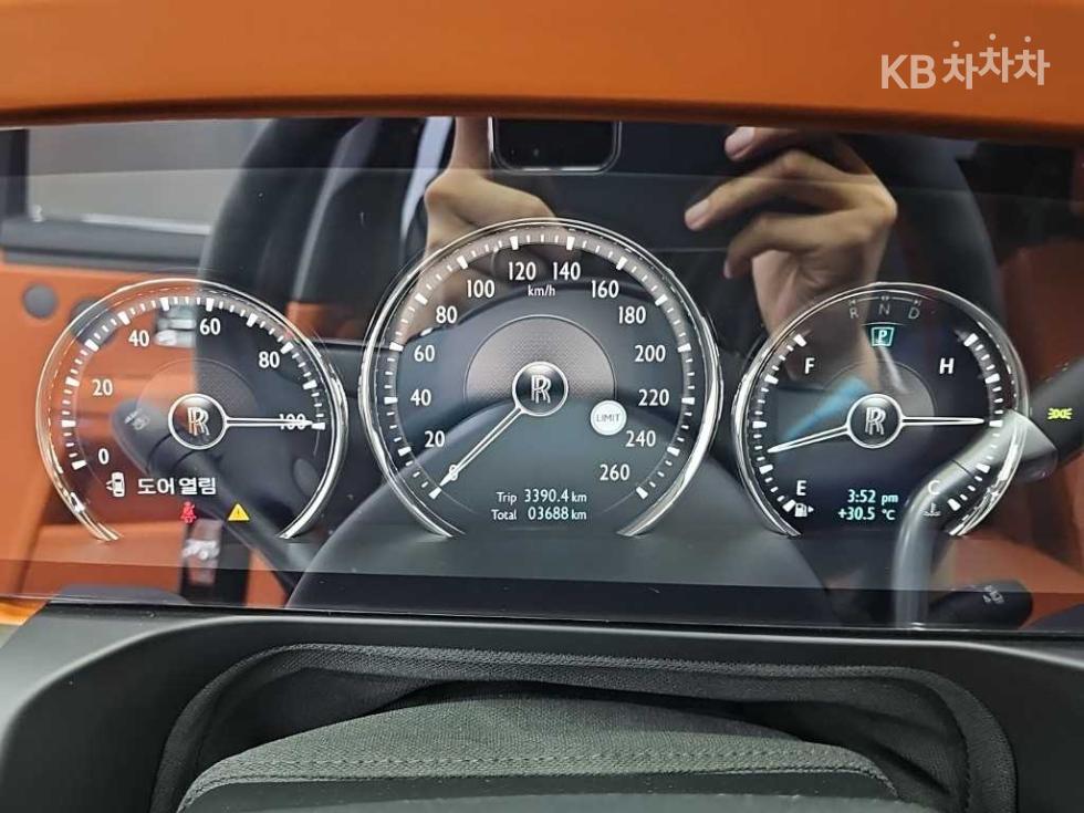 2021 Rolls-Royce 2 photo