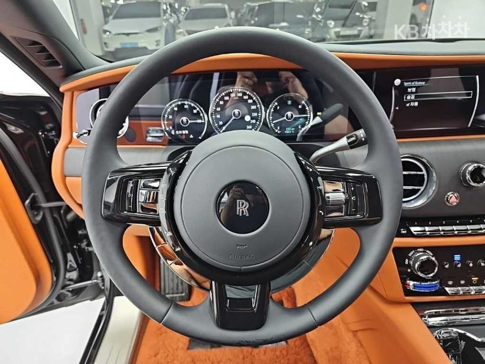 2021 Rolls-Royce 2 photo