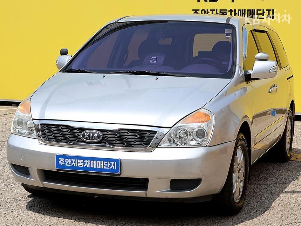 Kia Carnival — miniaturë 2