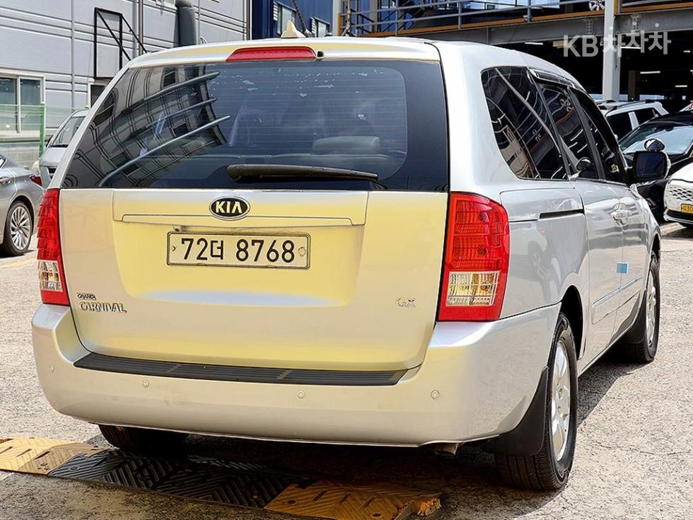 Kia Carnival — miniaturë 4