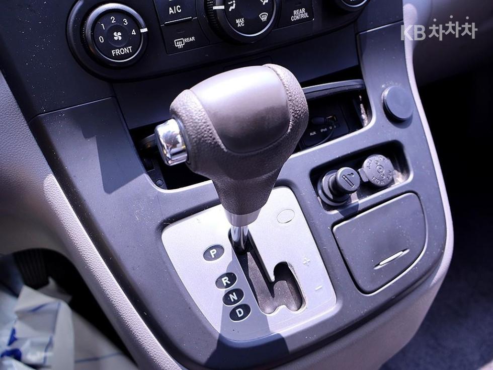 Kia Carnival — miniaturë 7