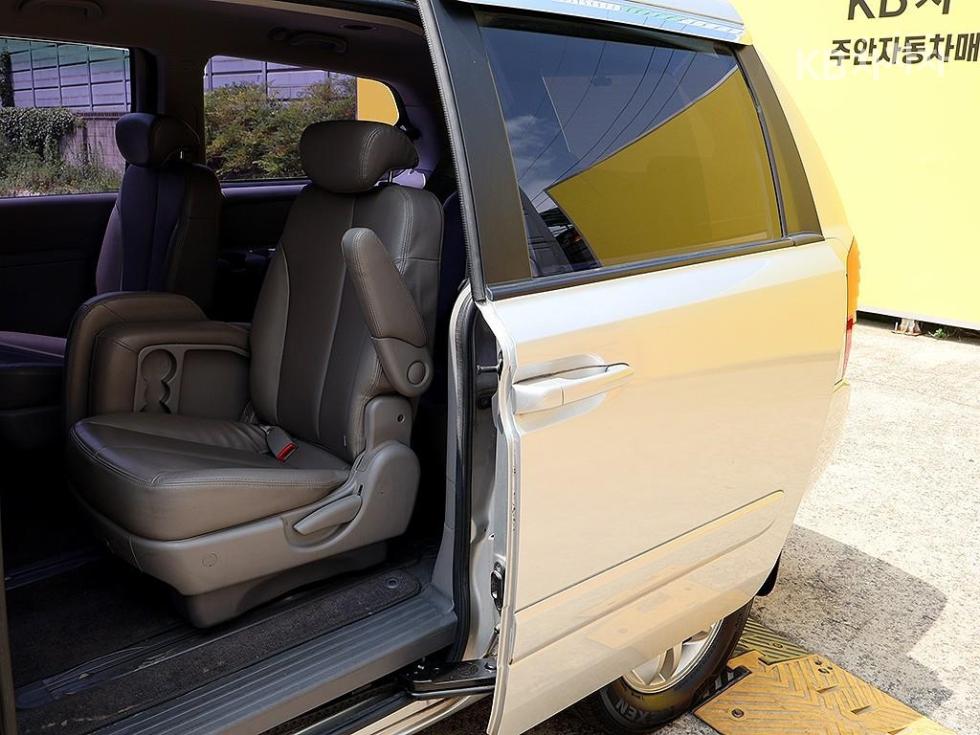 Kia Carnival — miniaturë 17
