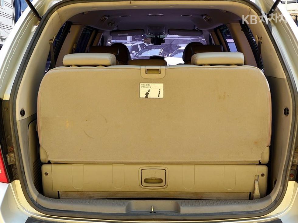 Kia Carnival — miniaturë 20
