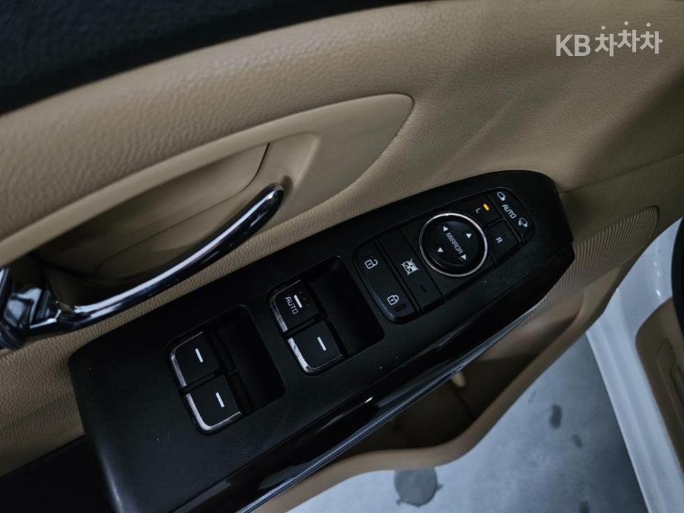 Kia Carnival — miniaturë 7