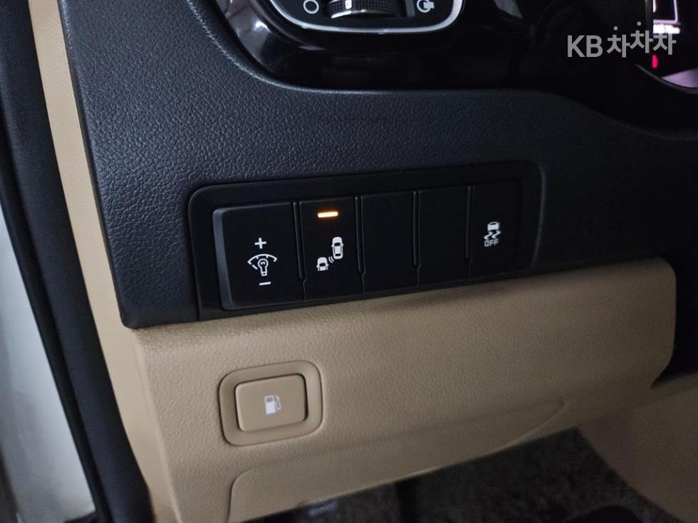 Kia Carnival — miniaturë 8