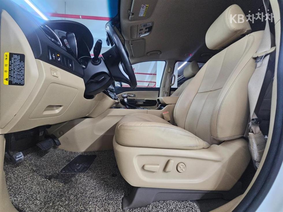 Kia Carnival — miniaturë 9