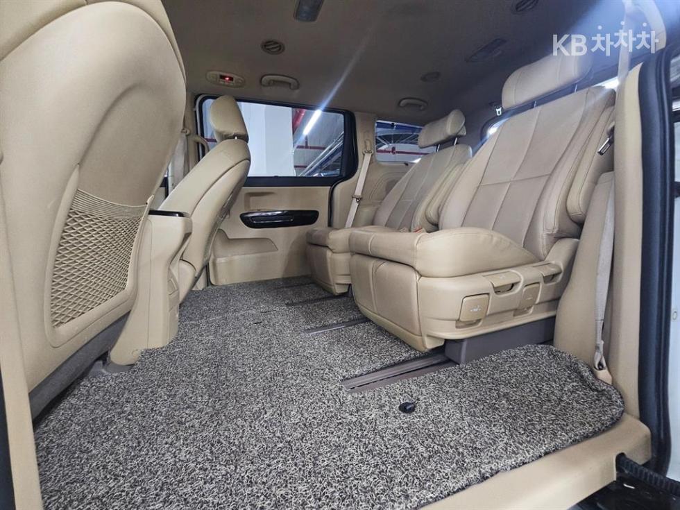 Kia Carnival — miniaturë 10